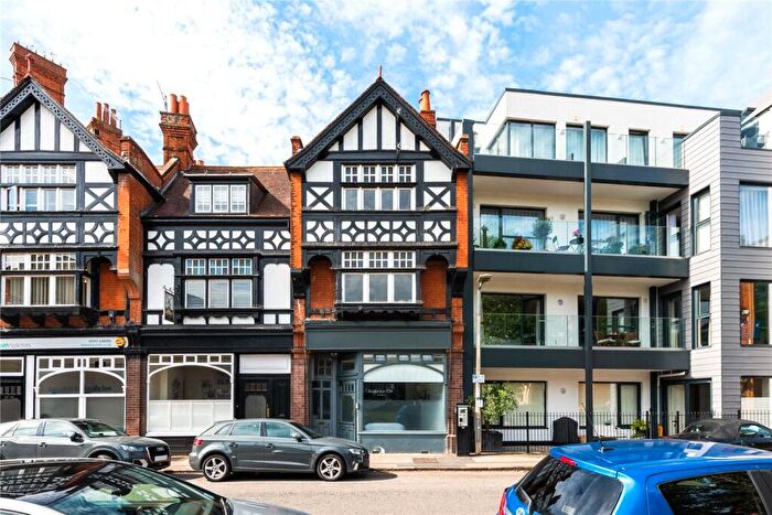 3 Bedroom Duplex For Sale In Station Road, Henley-on-Thames, Oxfordshire, RG9