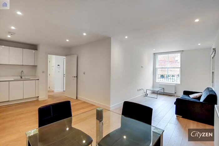 2 Bedroom Flat To Rent In Paisley Court, Clyde Square, London, E14
