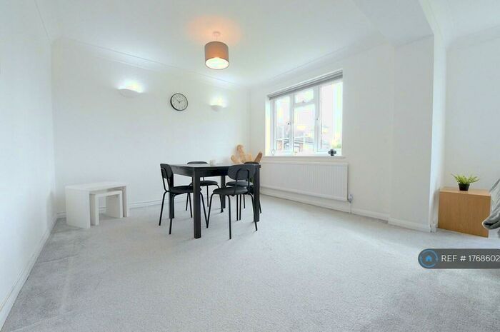 2 Bedroom Flat To Rent In Orchard Court, Bromley, BR2
