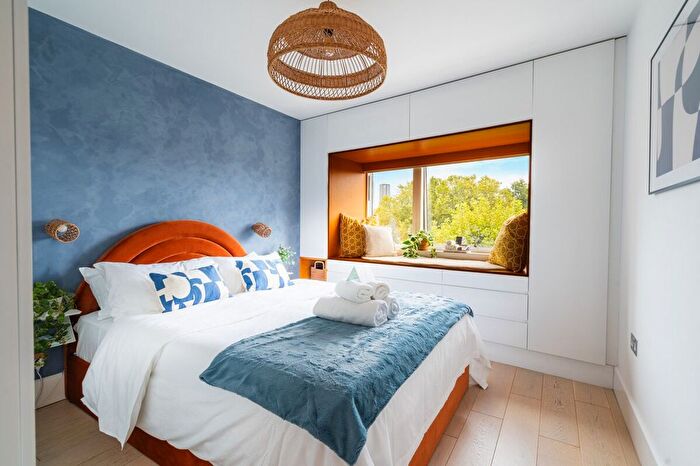 2 Bedroom Flat To Rent In London Borough Of Tower Hamlets, E1