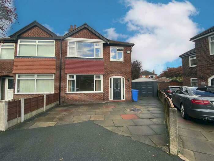 3 Bedroom Semi-Detached House To Rent In Chilcote Avenue, Sale, M33