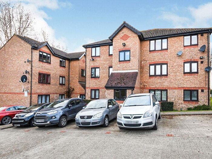 1 Bedroom Flat To Rent In Linnet Way, Purfleet, RM19