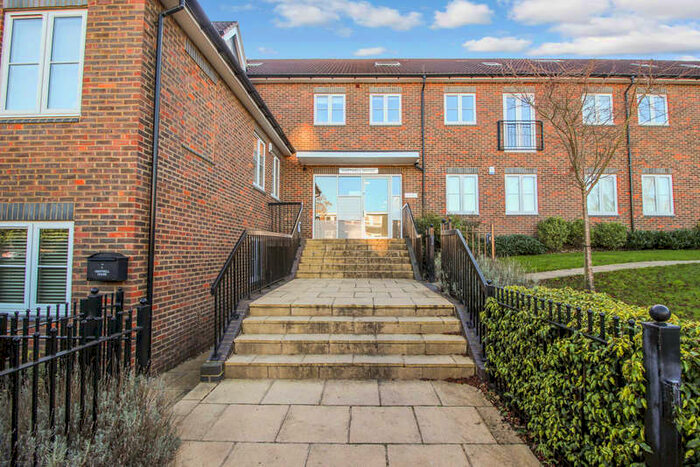 1 Bedroom Flat To Rent In Hartwell House, Gibbs Couch, WD19