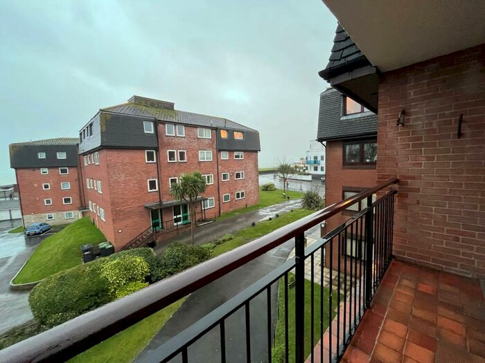 2 Bedroom Flat To Rent In Greenhill Apartment - Weymouth, DT4