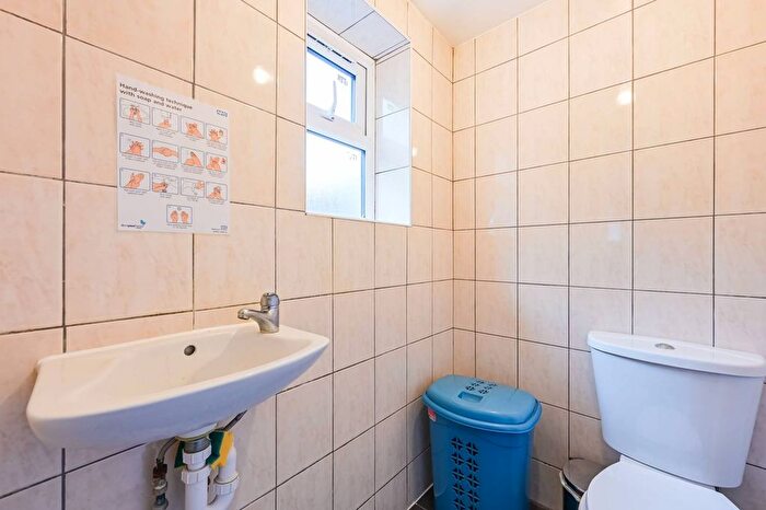 8 Bedroom Semi-detached House To Rent In Earlham Grove, Wood Green, London, N22