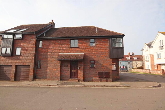 2 Bedroom Apartment To Rent In St. Thomas Park, Lymington, SO41