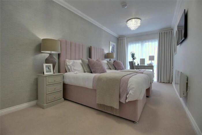 1 Bedroom Flat For Sale In Crookham Road, Fleet, GU51