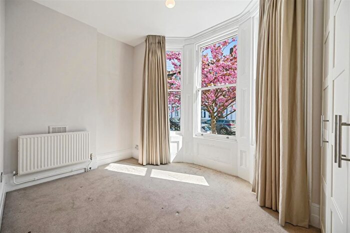 2 Bedroom Flat For Sale In Overstone Road, London, W6