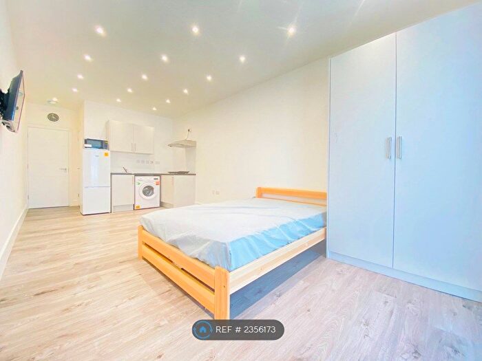 Studio To Rent In Middlesex, Pinner, HA5