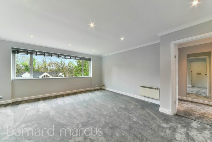 2 Bedroom Flat To Rent In Brockley Combe, Weybridge, KT13