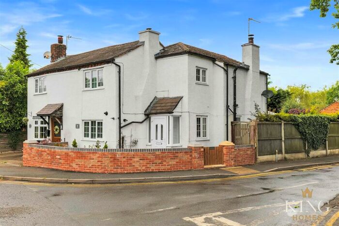 3 Bedroom Semi-Detached House For Sale In Astwood Lane, Feckenham, Redditch, B96
