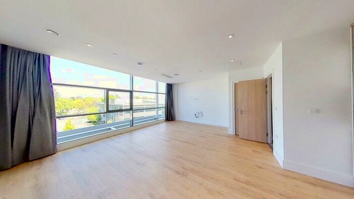 1 Bedroom Flat To Rent In Station Road, KT15