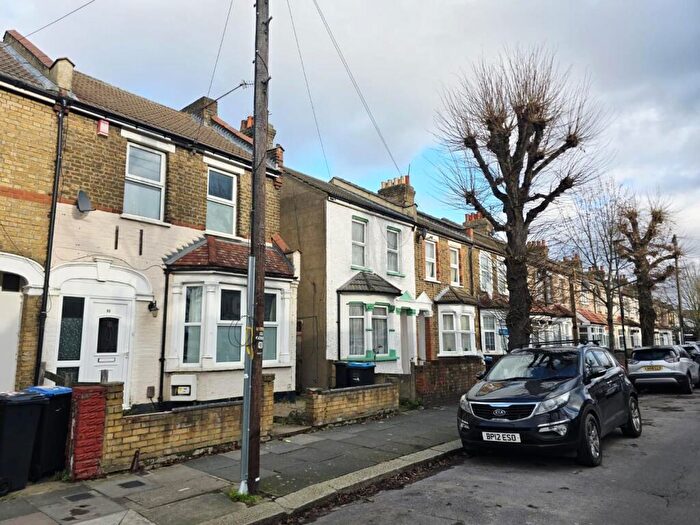 2 Bedroom End Of Terrace House To Rent In Northfield Road, EN3