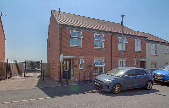 3 Bedroom Town House For Sale In Tulip Tree Road, Nuneaton, CV10