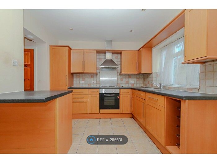 3 Bedroom Terraced House To Rent In Kingsfield Drive, Enfield, EN3