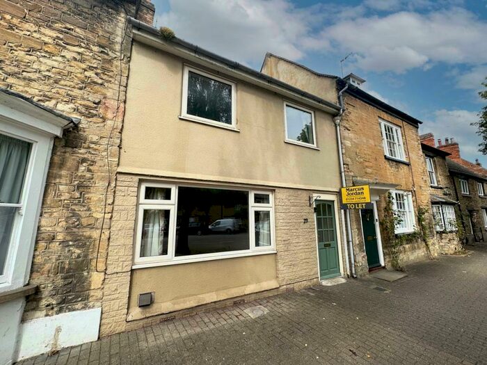 3 Bedroom Terraced House To Rent In High Street, Olney, MK46