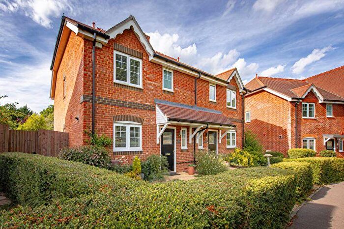 3 Bedroom Semi-Detached House For Sale In Woodlands Grove, Rowlands Castle, PO9