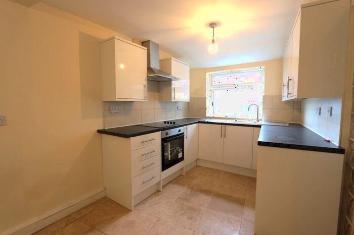 2 Bedroom Flat To Rent In Nether Street, London, N12