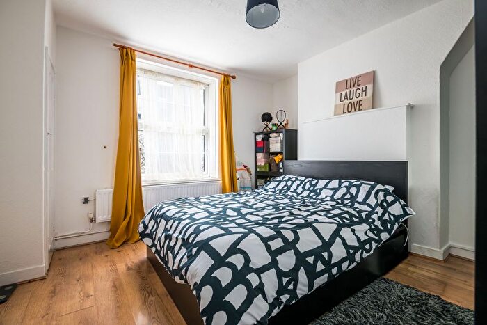 1 Bedroom Flat For Sale In Flat, Rumball House, Harris Street, London, SE5