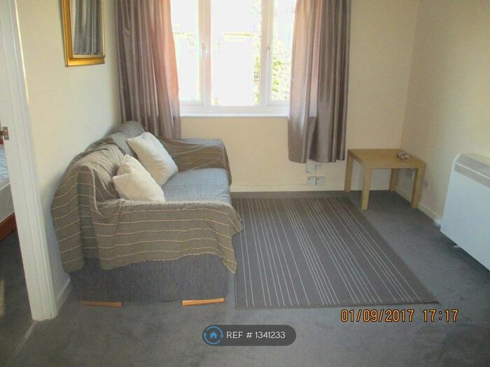 Studio To Rent In Westmoreland Drive, Sutton, SM2