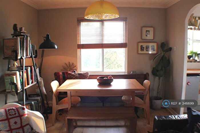 2 Bedroom Flat To Rent In Sheader Drive, Manchester, M5