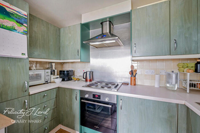 2 Bedroom Apartment For Sale In St Davids Square, London, E14