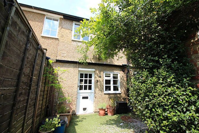 2 Bedroom Cottage To Rent In Bellfield Cottages, Park Road, Bushey, WD23