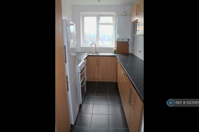 2 Bedroom Flat To Rent In Stanley Way, Orpington, BR5