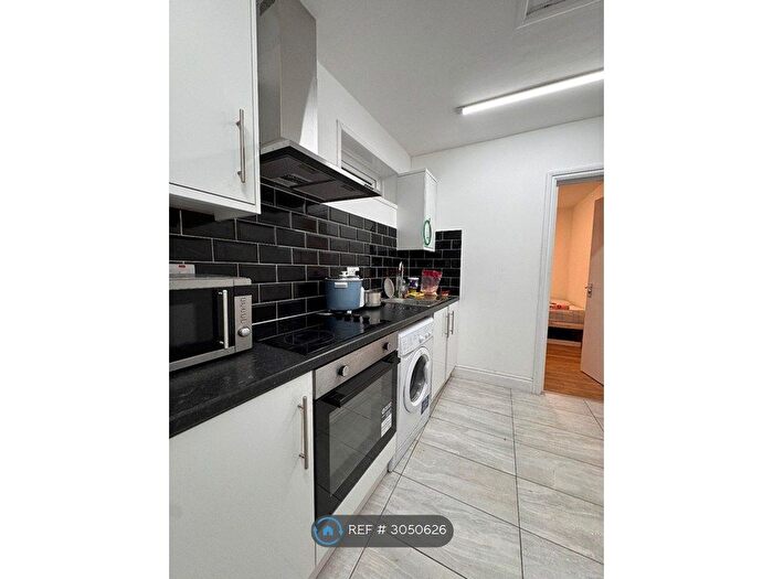 2 Bedroom Bungalow To Rent In Vicarage Lane, London, E6
