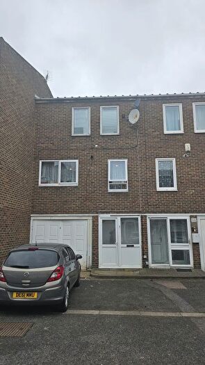 4 Bedroom Town House For Sale In St. Brides Close, London, DA18