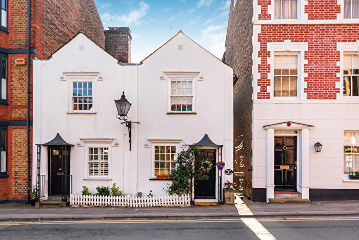 1 Bedroom End Of Terrace House For Sale In Castle Street, Berkhamsted, Herts, HP4