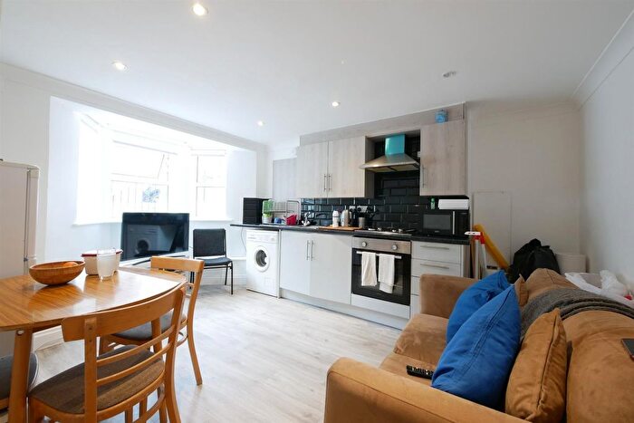 1 Bedroom Flat To Rent In Alconbury Road, London, E5