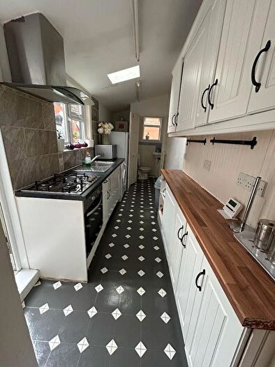 4 Bedroom Terraced House To Rent In Salisbury Road, Luton, LU1