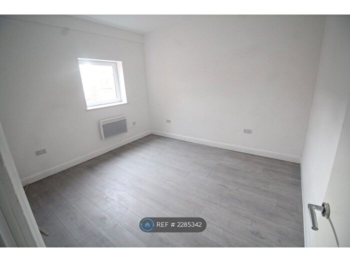 3 Bedroom Flat To Rent In Melton Road, Leicester, LE4