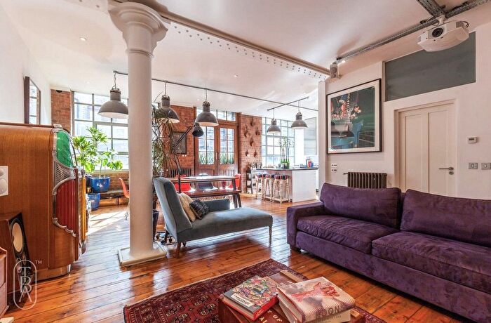 4 Bedroom Flat To Rent In Shepherdess Walk, London, N1