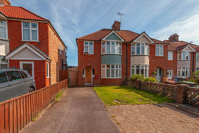 3 Bedroom Semi-Detached House For Sale In St. Aubyns Road, Ipswich, IP4