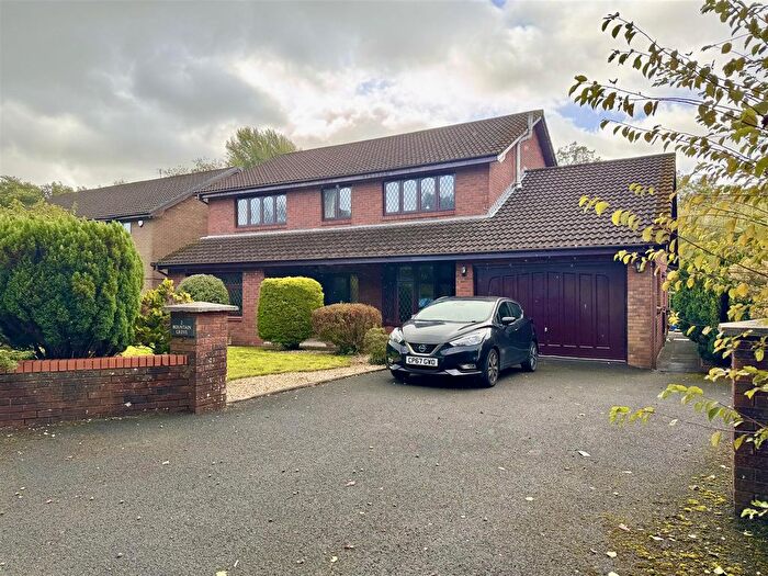4 Bedroom Detached House For Sale In Wernoleu Road, Ammanford, SA18