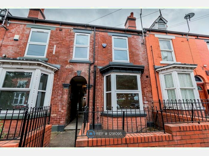 7 Bedroom Terraced House To Rent In Club Garden Road, Sheffield S11