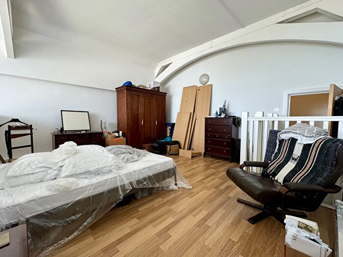 1 Bedroom Flat For Sale In Kilvey Terrace, St. Thomas, Swansea, City And County Of Swansea., SA1