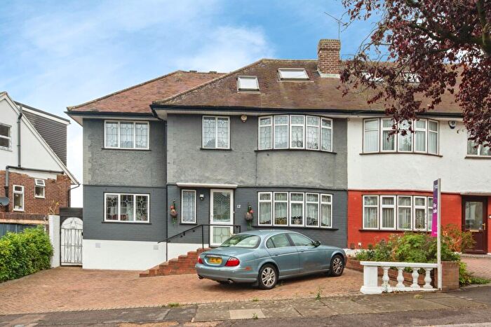 6 Bedroom Detached House For Sale In Wells Gardens, Ilford, Essex, IG1