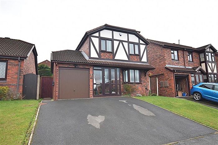 4 Bedroom Detached House For Sale In Freshfield Drive, Macclesfield, SK10