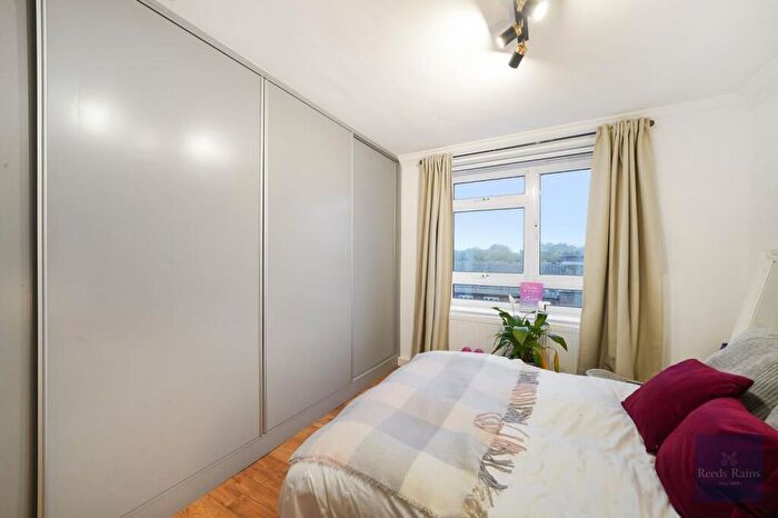1 Bedroom Apartment For Sale In Howland Estate, London, SE16