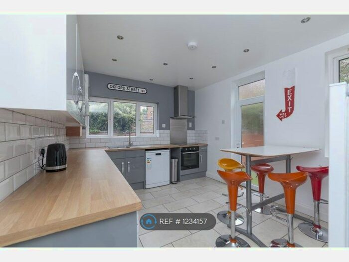 5 Bedroom Terraced House To Rent In Fosse Road South, Leicester LE3