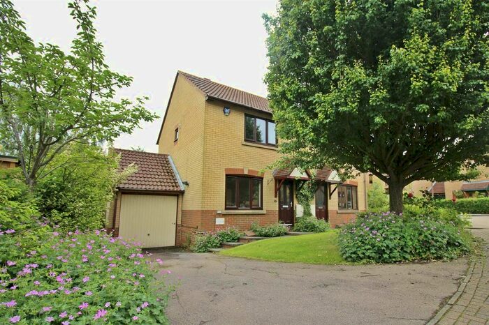 3 Bedroom Semi-Detached House To Rent In Lamberhurst Grove, Kents Hill, Milton Keynes, MK7
