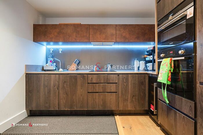 1 Bedroom Flat For Sale In Keybridge Tower, Nine Elms, SW8