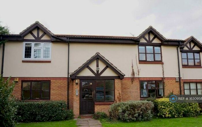 2 Bedroom Flat To Rent In Peel Court, Slough, SL1