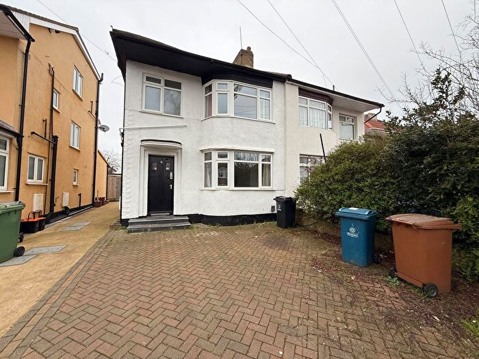 3 Bedroom Semi Detached House For Sale In Bideford Close, Edgware, Middlesex, HA8