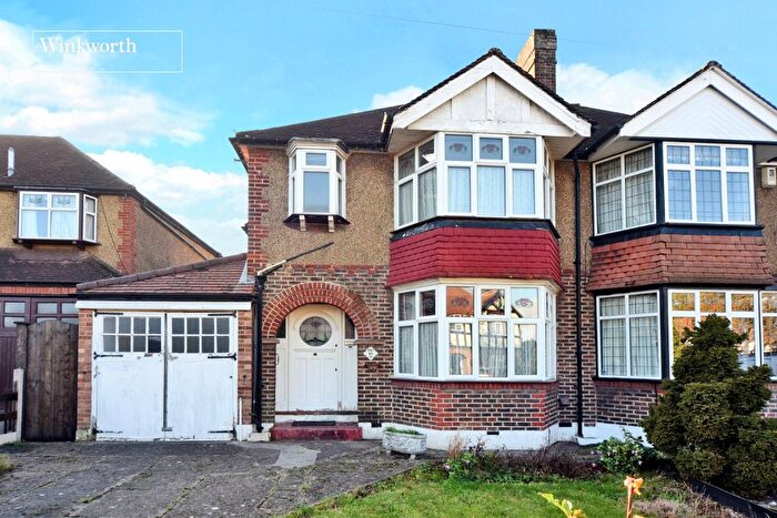 3 Bedroom Semi Detached House For Sale In Leyfield, Worcester Park, KT4