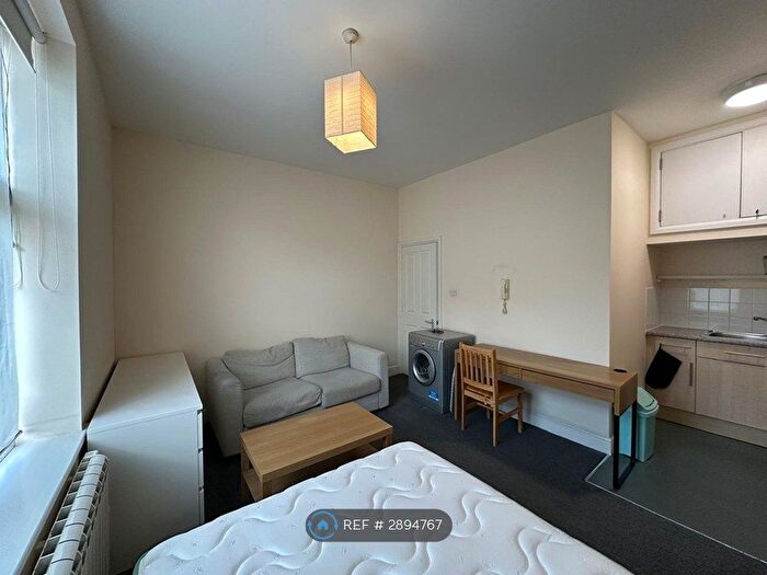 Studio To Rent In Gloucester Drive, London, N4