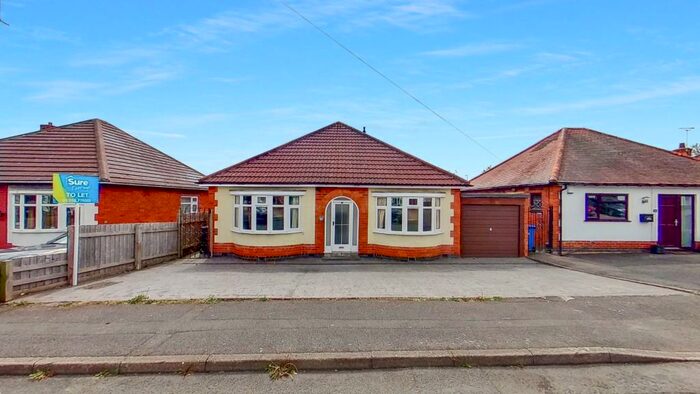 3 Bedroom Detached Bungalow To Rent In Welwyn Avenue, Allestree, Derby, Derbyshire, DE22